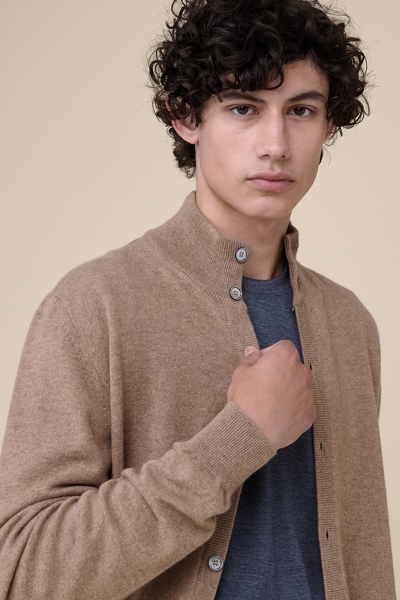 Favonius Fully Buttoned Cashmere Sweater in iconic colors